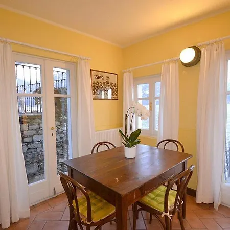 Sleeps 8 Wifi Villa Rezzonico