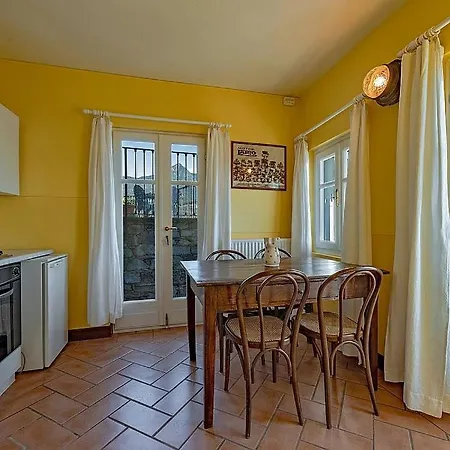Villa Sleeps 8 Wifi Rezzonico