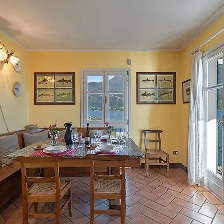 Sleeps 8 Wifi Villa *