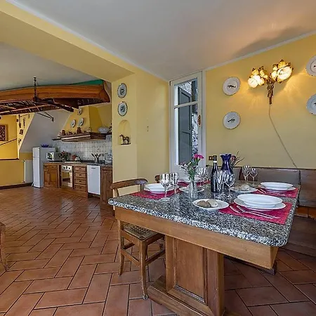 Sleeps 8 Wifi Villa