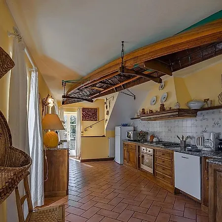 Sleeps 8 Wifi Villa