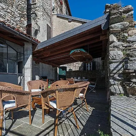 Sleeps 8 Wifi Villa Rezzonico