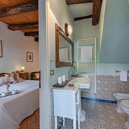 Sleeps 8 Wifi Villa