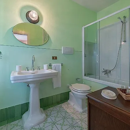 Sleeps 8 Wifi Villa